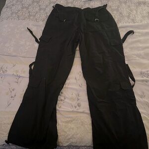Women’s Aeropostale Parachute Cargo Pants in Black